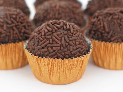 Presenteie com deliciosos brigadeiros