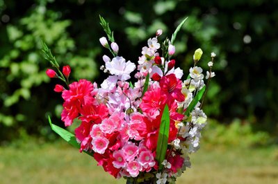 Como Montar Arranjos de Flores Artificiais
