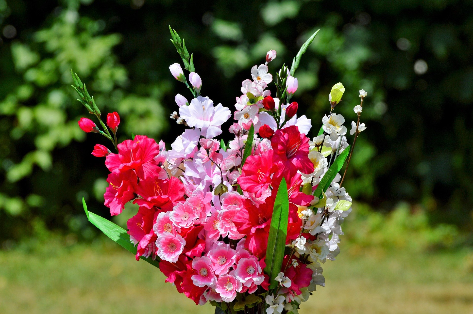 Como Montar Arranjos de Flores Artificiais