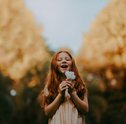 Crianças com Flores — Como Acostumar os Pequenos com a Natureza