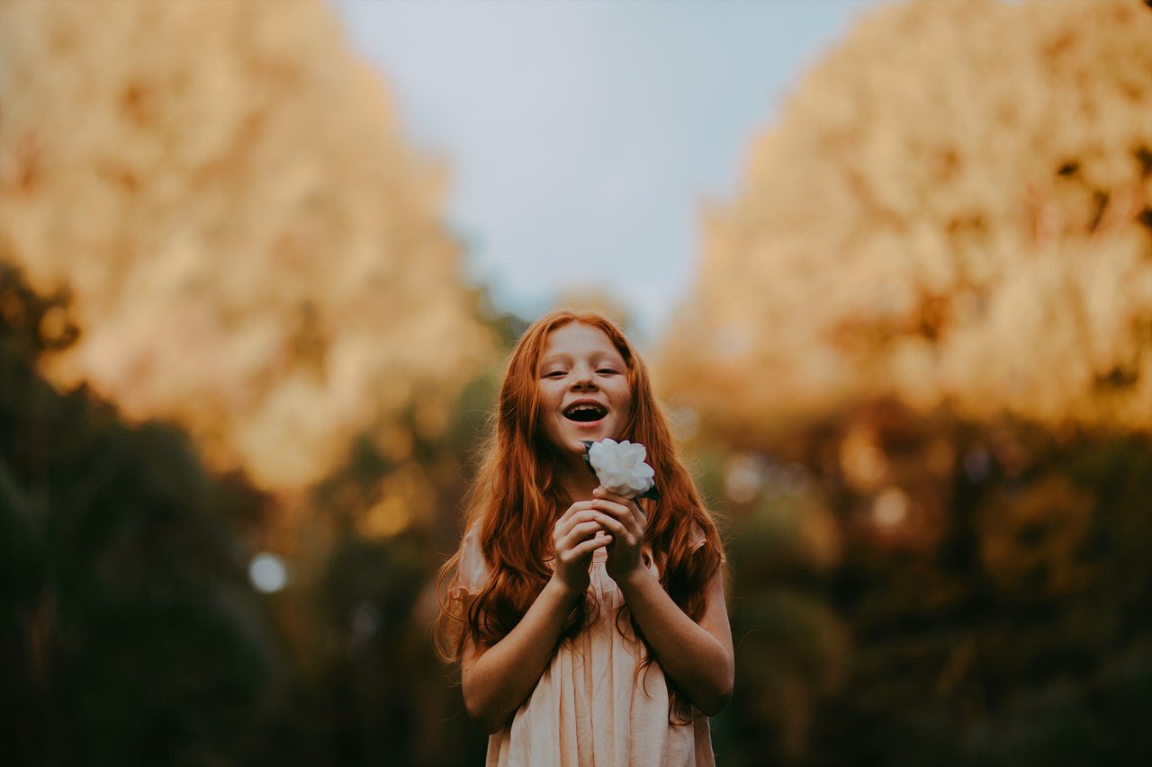 Crianças com Flores — Como Acostumar os Pequenos com a Natureza