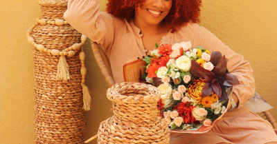 Saiba como transformar 1 buquê de flores em 2 arranjos boho encantadores